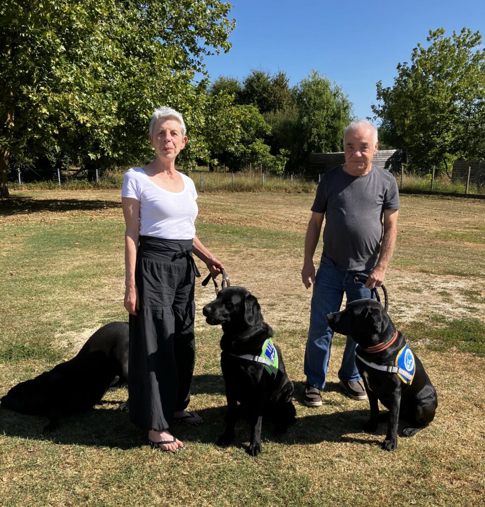 Nadine et Jean-Michel, famille d'accueil des chiens Moî et Toundra dans un parc