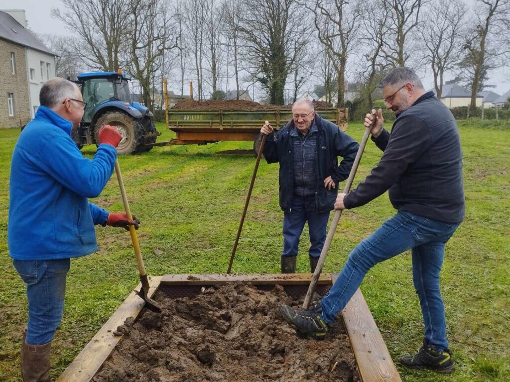 Atelier " papis jardiniers " - Club de la Baie de Plounévez-Lochrist